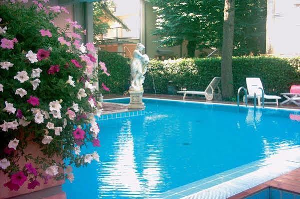 Residenza Villa Lidia Риччоне Экстерьер фото